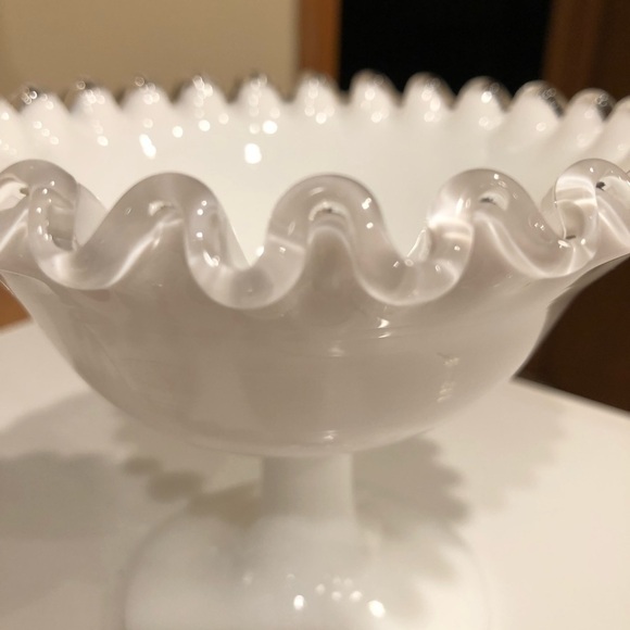 𝅺vintage Fenton Silver Crest Milk Glass Ruffled Bowl - Picture 6 of 6